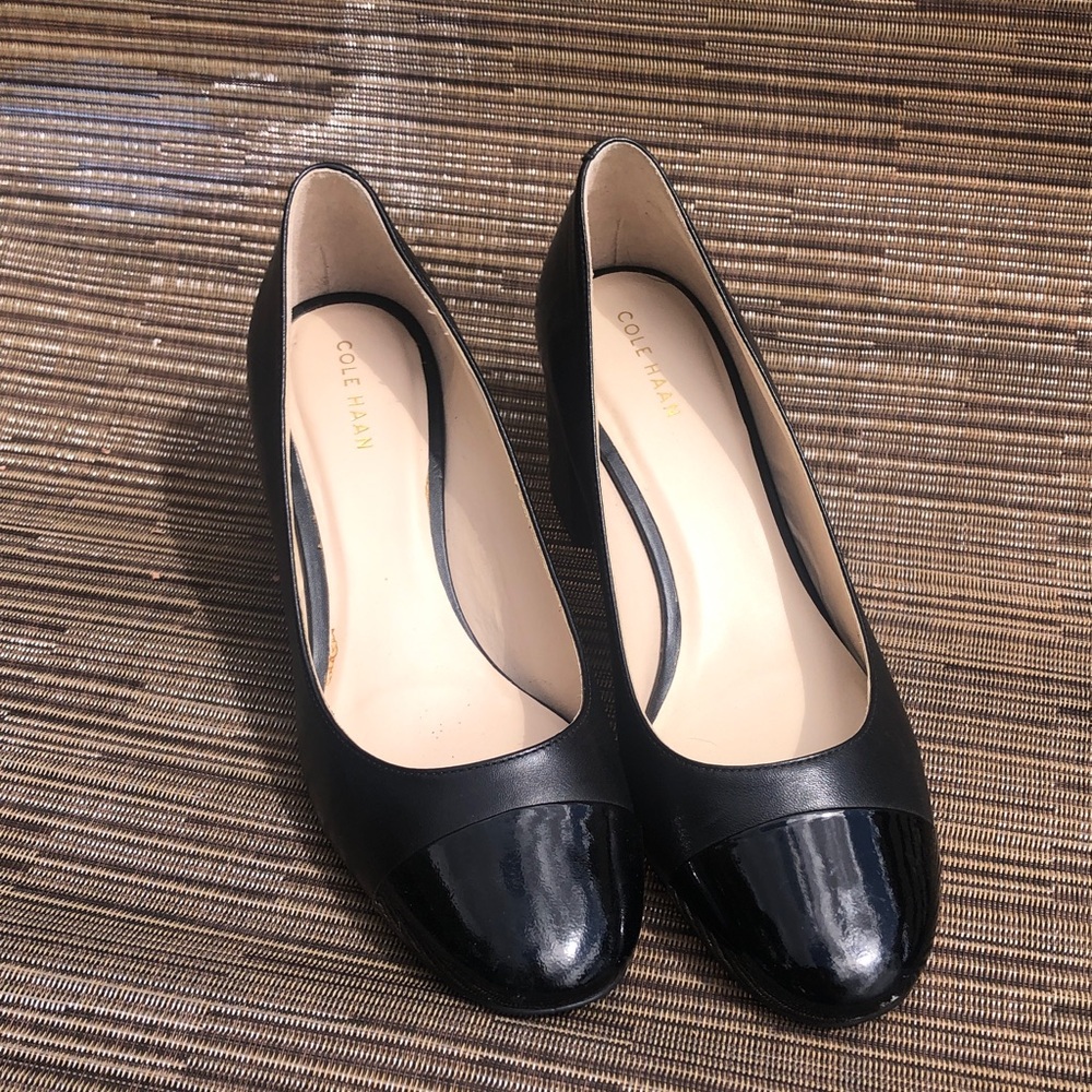Cole Haan Black Two-Tone Leather and Patent Cap-Toe Flats - Picture 2 of 5